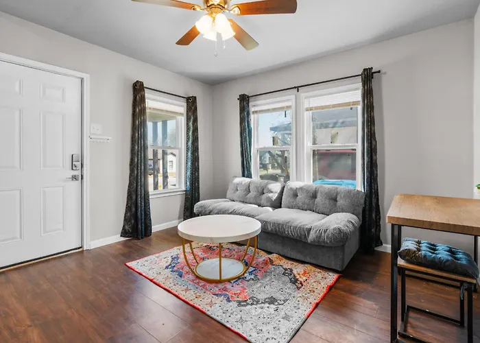 Stylish 1-bedroom Retreat In Worth