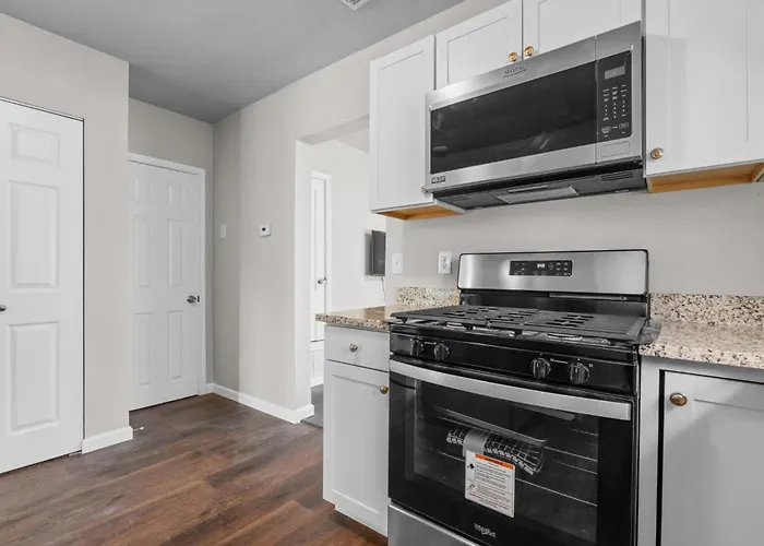Stylish 1-bedroom Retreat In Worth Holiday home