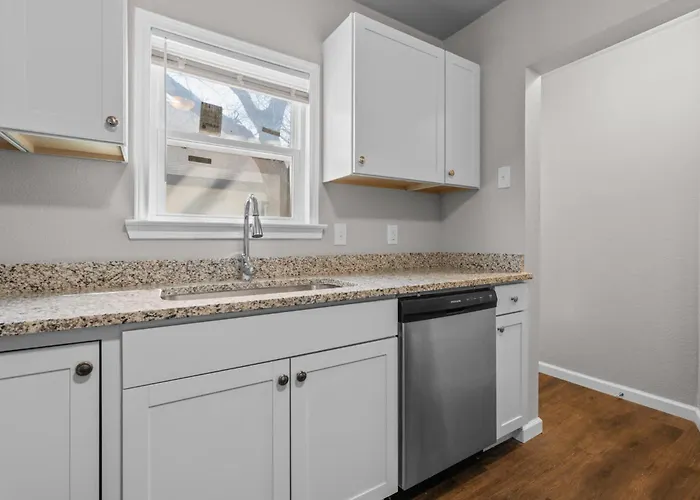 Stylish 1-bedroom Retreat In Worth