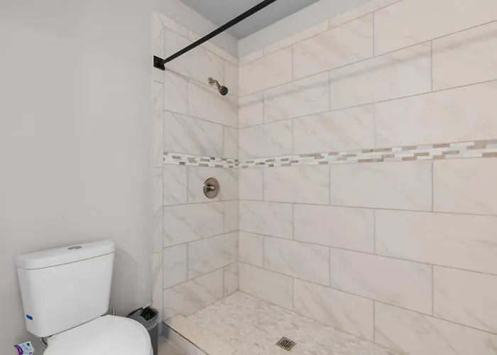 Stylish 1-bedroom Retreat In Worth Holiday home *